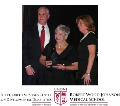 Dr. Deborah Spitalnik accepts the award